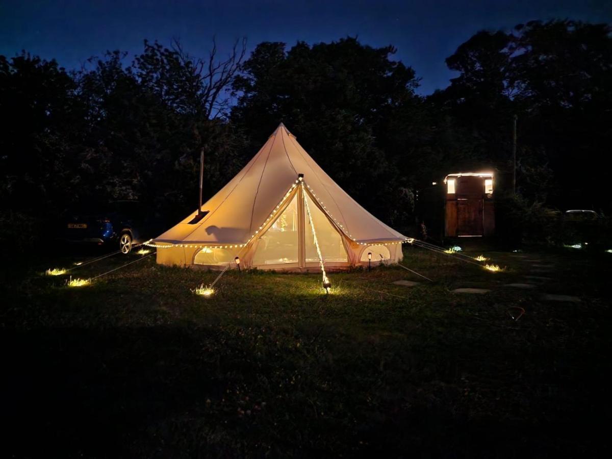 Quex Livery Glamping 버칭턴 외부 사진